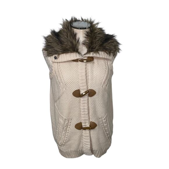 Pink Republic Ivory Cable Knit Faux Fur Collar Toggle Sweater Vest Size Medium - Picture 1 of 9